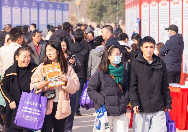 龙华助力求职者在家门口就业