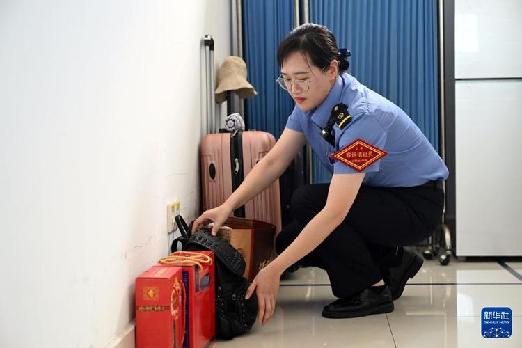 (新春走基层)广州白云站客运员肖琦:做旅客心里的那盏明灯