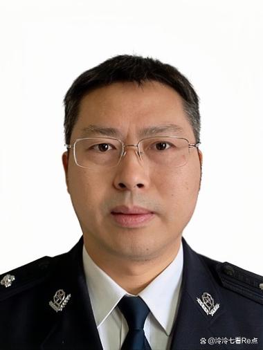 伍春宏不再担任黄山市公安局督察长