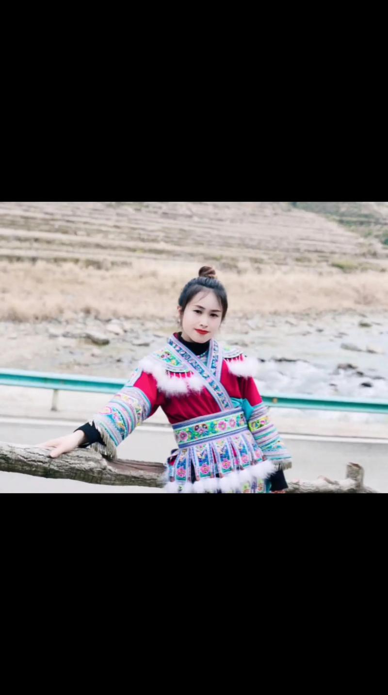 (乡村行·看振兴)重庆“90后”苗族姑娘化身“头雁” 大山深处逐梦忙