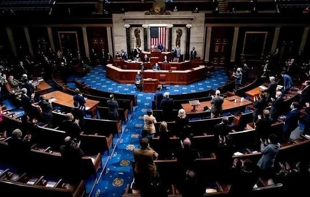 美众议长称两党正在讨论新的短期拨款法案 避免政府“停摆”
