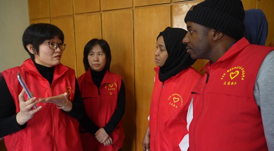 留学生来社区 跨国职业体验 留学生探寻中国智慧环卫密码