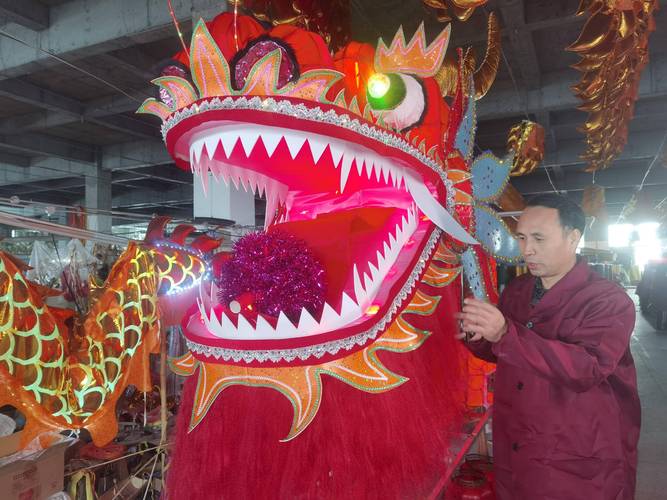 (新春见闻)百年非遗江西城南龙灯迎“本命年”