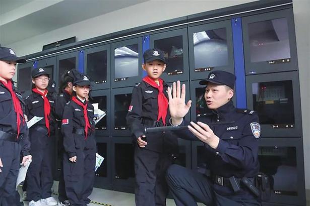 逾万市民零距离感受警务工作 警营开放:沉浸式体验增强自我防范能力
