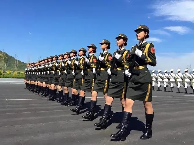 节日快乐!点赞闪闪发光的中国女兵