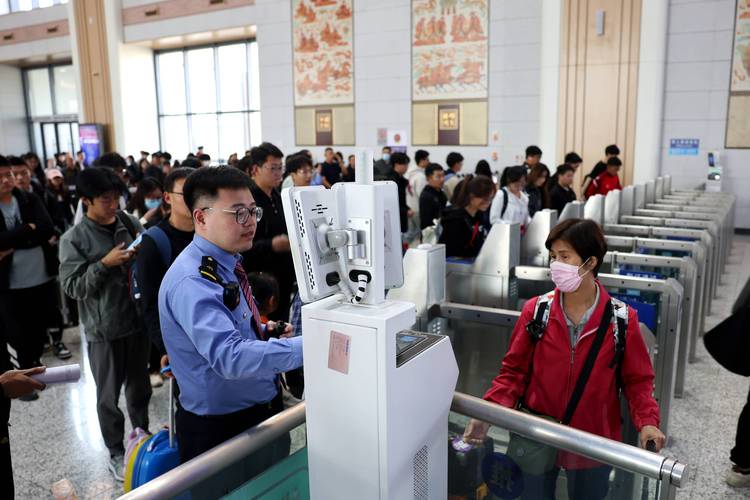 铁路“五一”假期运输今日启动 成都车站预计发送旅客351.6万人次