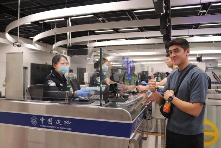 铁路部门优化外籍旅客出行:持“永居证”与持身份证旅客享同等服务