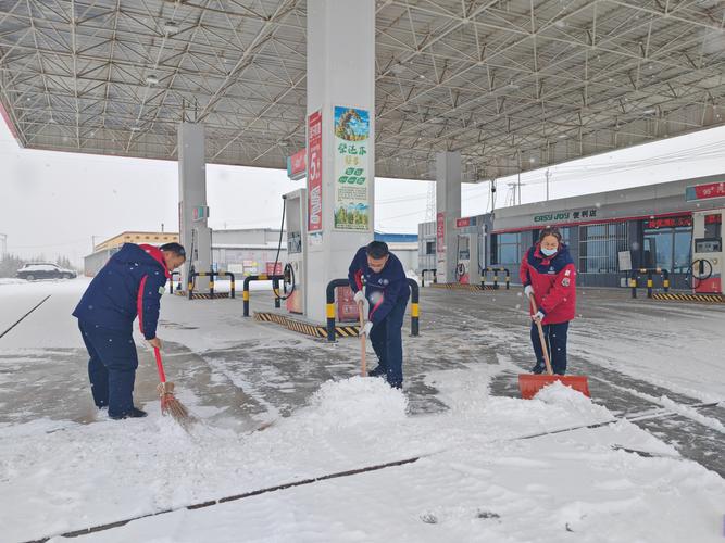 青海多措并举除冰雪保畅通