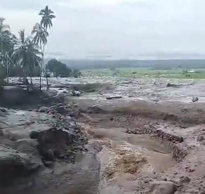 印尼中爪哇省库杜斯县洪灾已致7人死亡