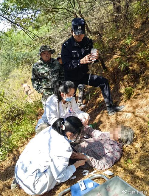 禄丰多部门联合倾力救助被困司机