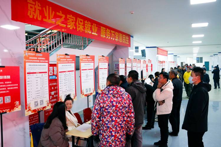 “就业引航”宣讲、“线上+线下”巡回招聘……春招现场 人才与产业“双向奔赴”