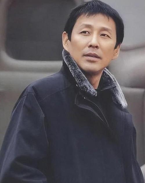 陈道明喊话粉丝:“还不回家睡觉!”网友:有种玩手机被老爸捉住的感觉
