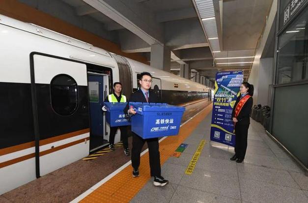 部长通道丨李小鹏:我国已建成世界最大的高铁网、高速网、快递网