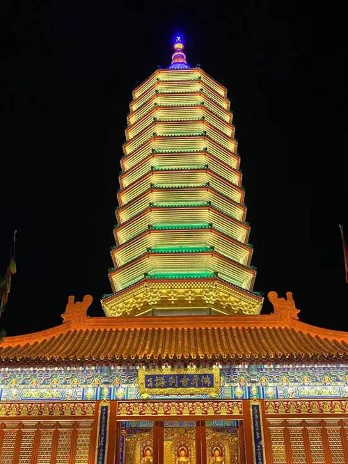 敲响400多年历史的大钟 他们在八大处守岁祈福